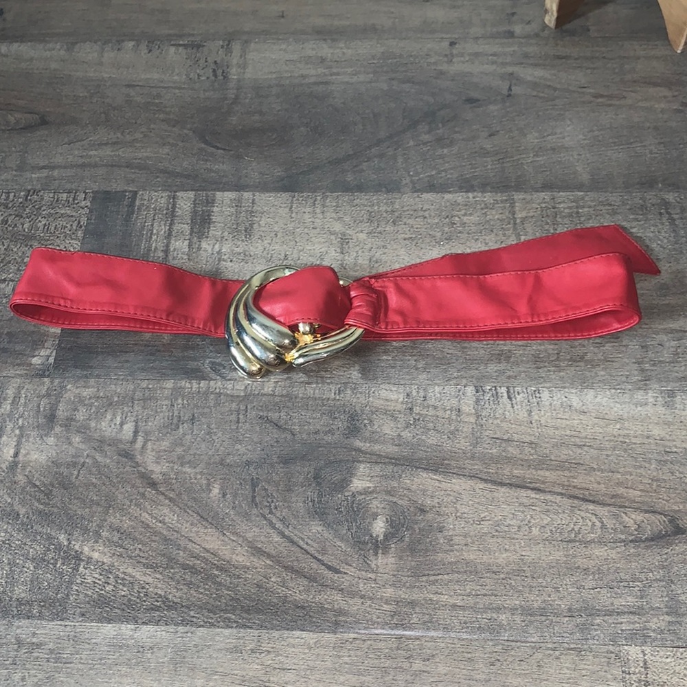 VINTAGE FOB TRADING RED WITH GOLD COLORED BUCKLE - Picture 2 of 4